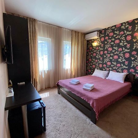 Gosti Hotel Odessa Luaran gambar