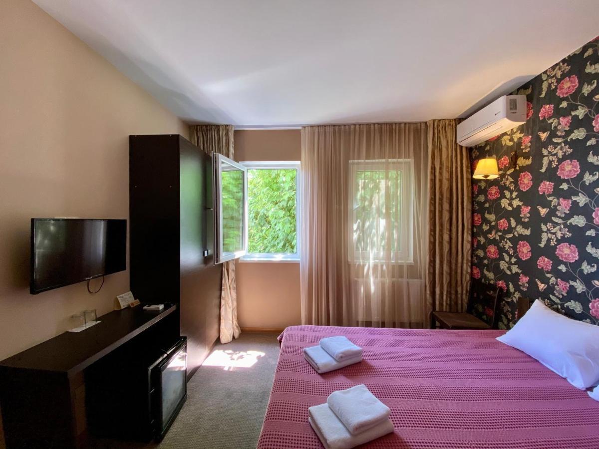 Gosti Hotel Odessa Luaran gambar