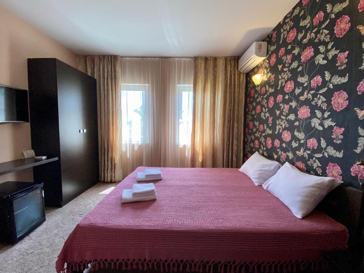 Gosti Hotel Odessa Luaran gambar