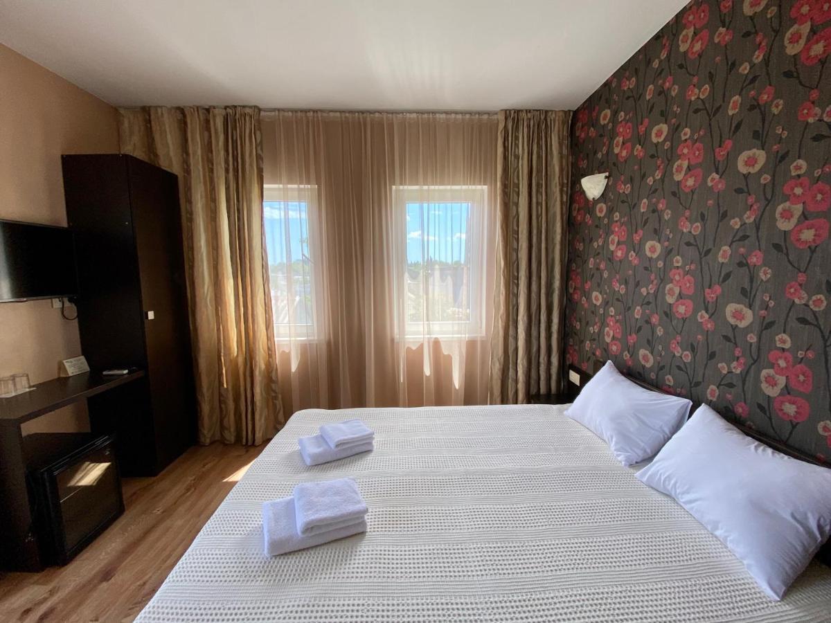 Gosti Hotel Odessa Luaran gambar