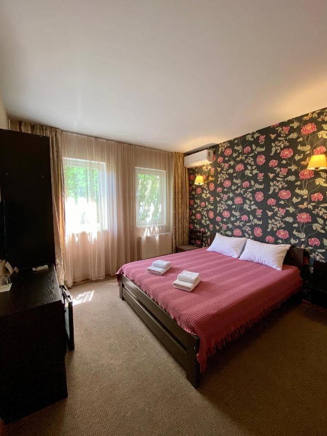 Gosti Hotel Odessa Luaran gambar